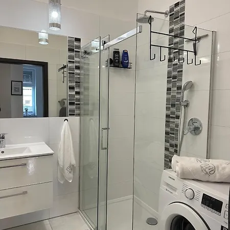 I'm Silver I Centrum Free Parking *