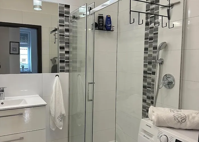 I'm Silver I Centrum Free Parking *